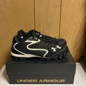 Mens cleats size 10